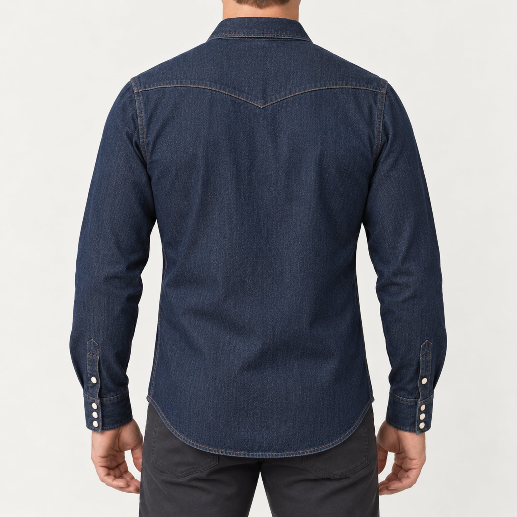 Camisa western na cor Índigo, no corpo, costas