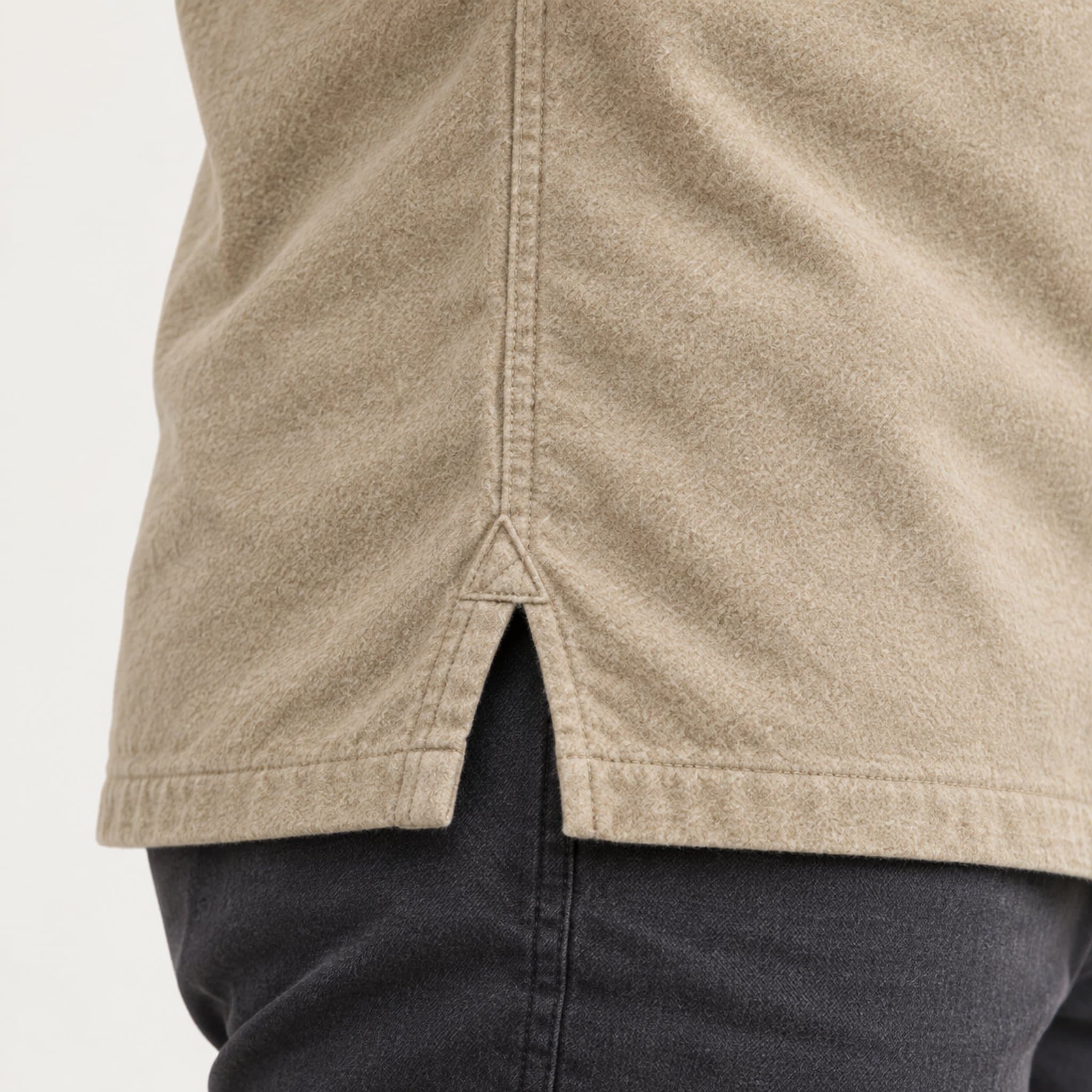 Camisa pulôver na cor Aveia, detalhe