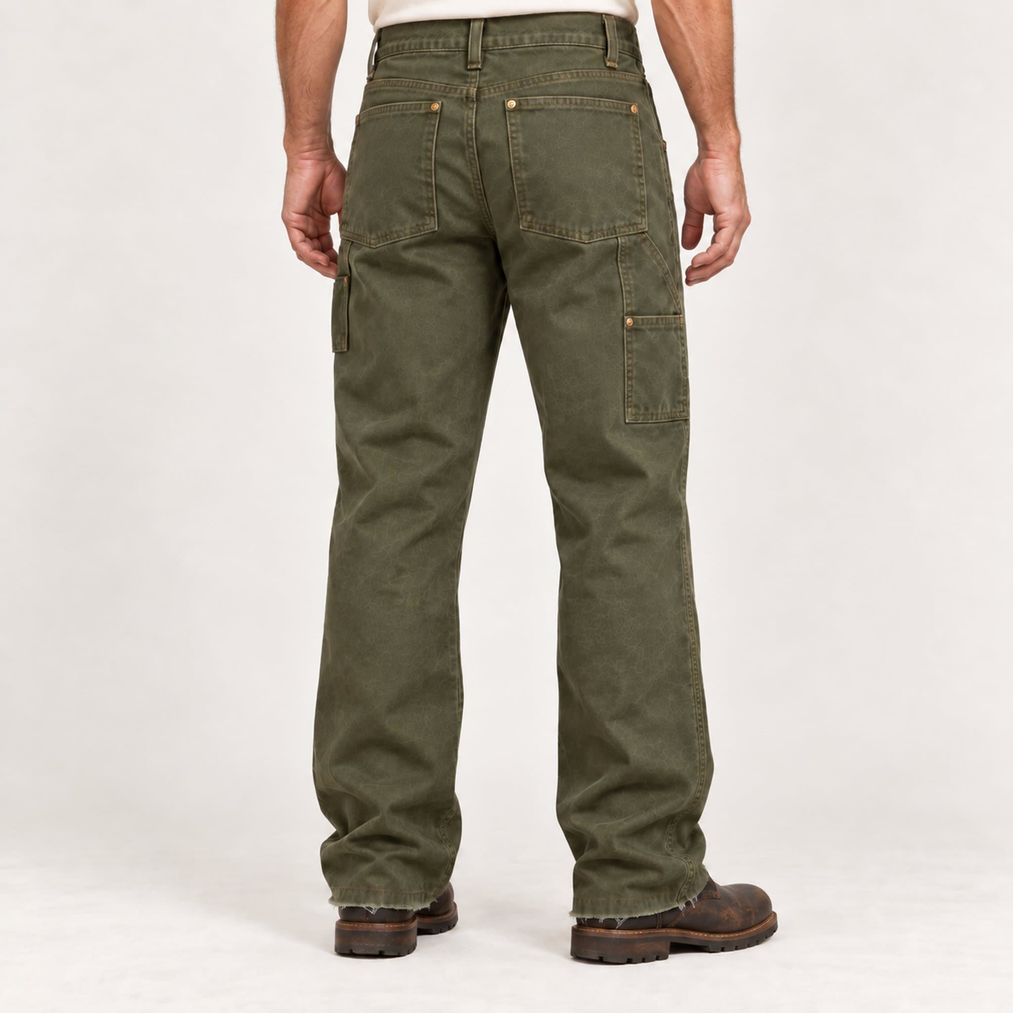 Calça de joelho duplo na cor Verde-oliva, no corpo, costas