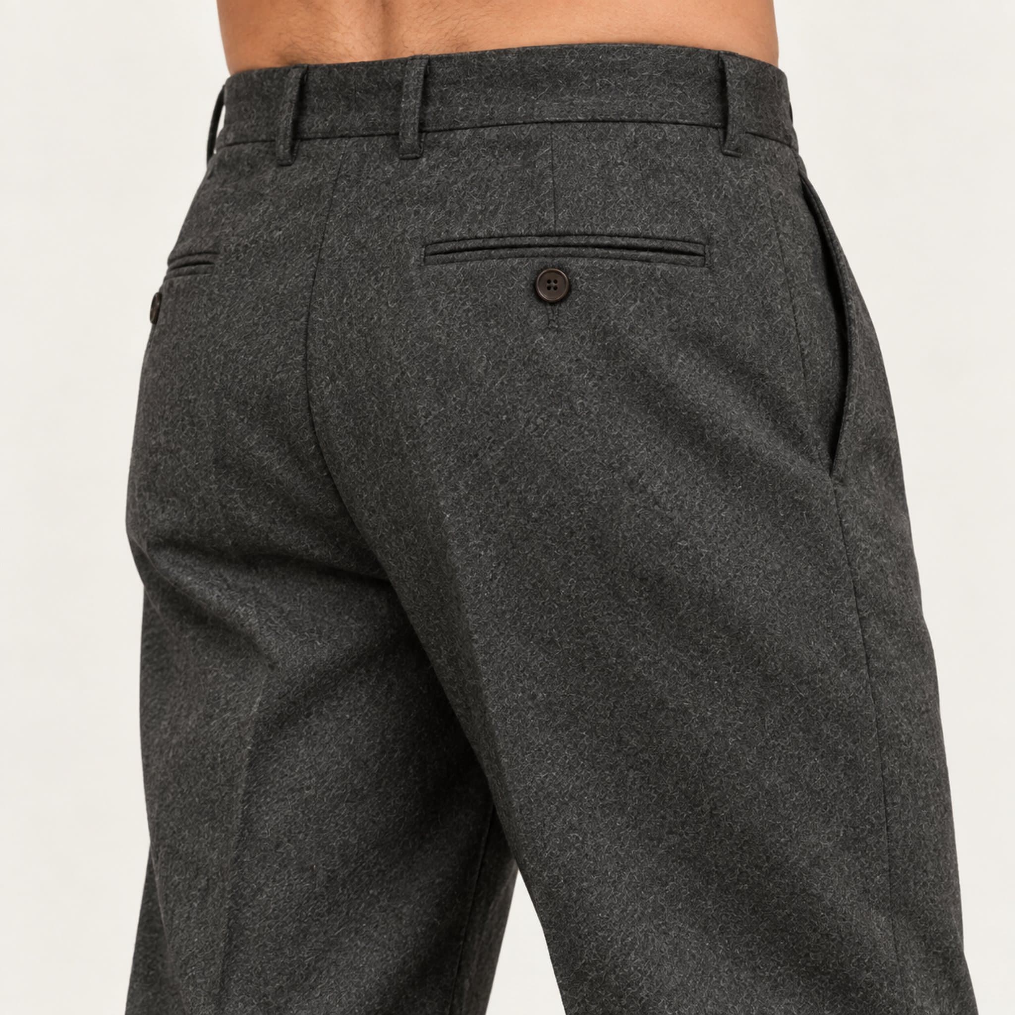 Calça com pregas na cor Chumbo, detalhe